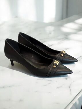 Michael Kors Mandy Flex Kitten Pump Women's Size 7M Black Heels Gold Worn Once